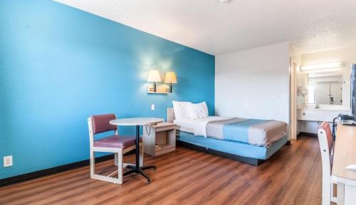 King Room - Non-Smoking