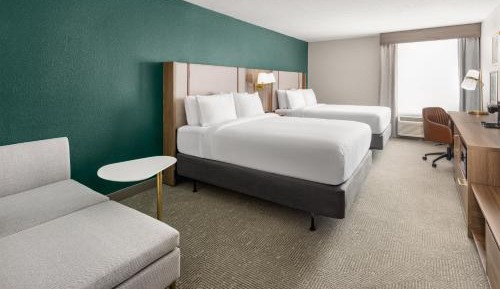 Standard Queen Room with Two Queen Beds and Mobility Accessible Tub