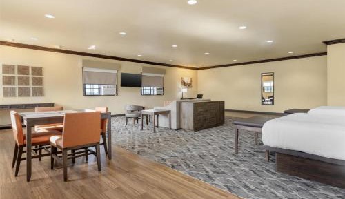 Large Suite with Two Queen Beds and Sofa Bed - Non-Smoking