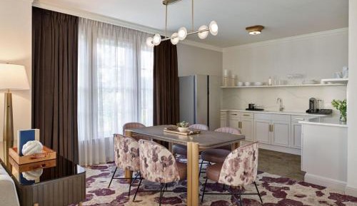 King Suite with Kitchenette - Non-Smoking