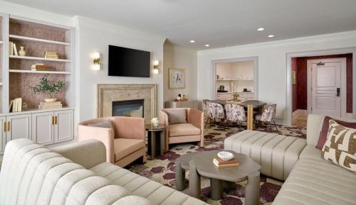 King Suite with Balcony - Non-Smoking