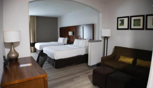 Queen Suite with 2 Queen Beds - Non-Smoking