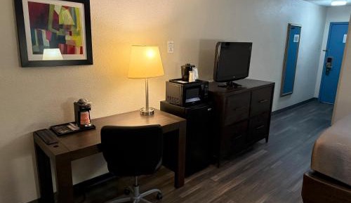 Business King Room - Accessible/Non-Smoking