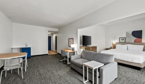 King Studio with Sofa Bed