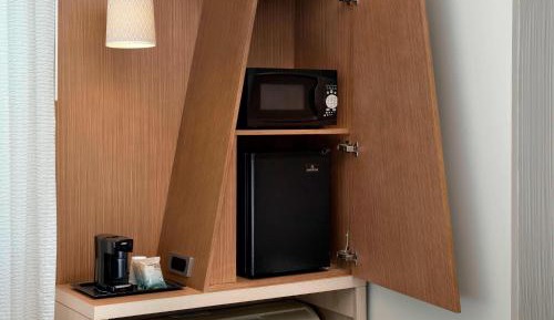 King Room with Sofa Bed - Hearing Accessible