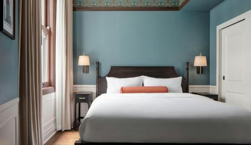 One-Bedroom King Suite