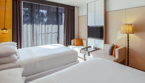 Guest room, 2 Queen, Pool view, Pool access, Balcony