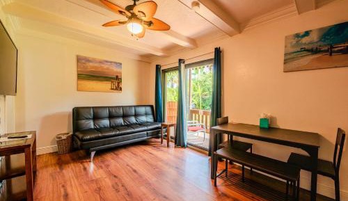 One-Bedroom Apartment - Sea Side