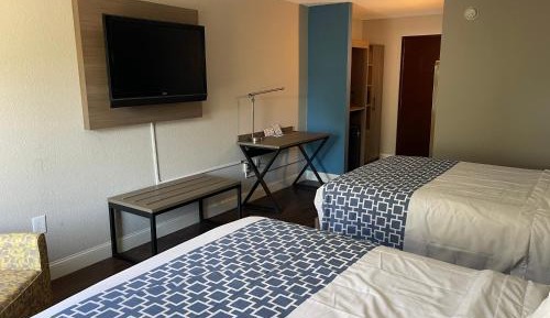 Queen Room with Two Queen Beds - Non-Smoking