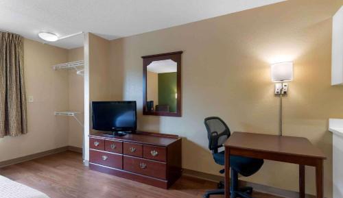 Queen studio with 1 Queen Bed - Disability Access/Non-Smoking