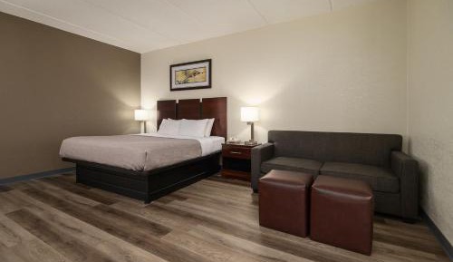 King Suite with Sofabed - Non-Smoking
