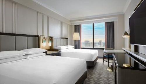 Queen Room with Two Queen Beds - Executive Lounge Access/High Floor