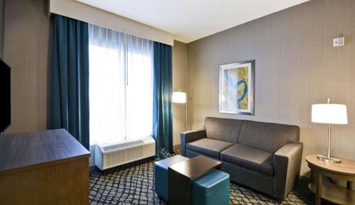One-Bedroom Queen Suite with Two Queen Beds - Non-Smoking