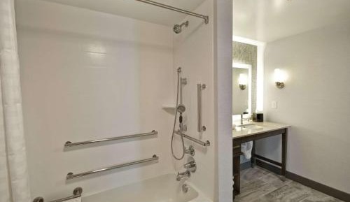 King Studio Suite - Mobility Access/Non-Smoking