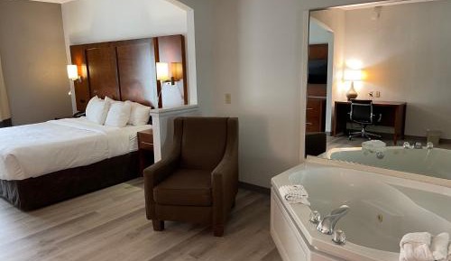 King Suite with Whirlpool - Non-Smoking