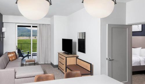 1 Bedroom Suite, 1 King, Balcony