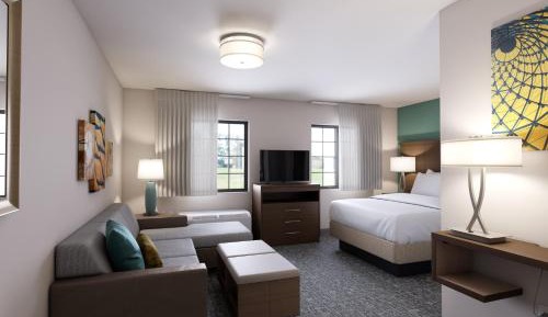 Studio King Suite with Roll In Shower - Communications/Mobility Accessible 