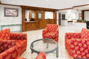 Deluxe King Suite - Non-Smoking