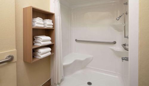 Queen Room - Disability Access/Non-Smoking