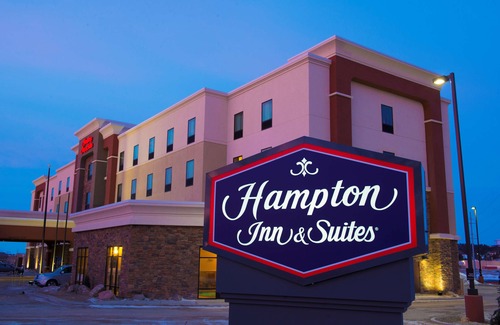 Bismarck Hotel | Hampton Inn & Suites Bismarck Northwest