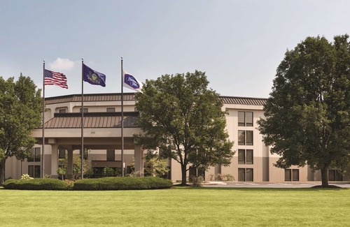 Lancaster Hotel | Hampton Inn Lancaster