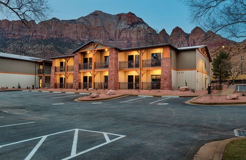 Zion National Park South Entrance Hotel | Best Western Plus Zion Canyon Inn & Suites