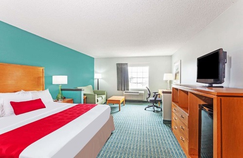 Fairgrounds Hotel | Ramada by Wyndham Louisville Expo Center
