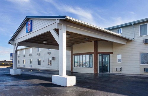 Shelby Hotel | OYO Hotel Shelby MT Hwy 2 & I-15
