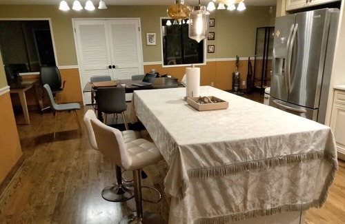 Somerset House | Bellevue Somerset Luxury House 5b/3.5b + Super View, but Still very Affordable!