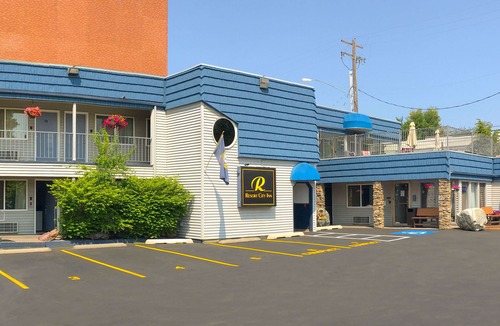 Garden District Hotel | Resort City Inn Coeur d'Alene