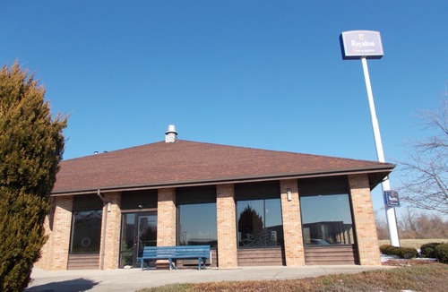 Wilmington Hotel | Royalton Inn and Suites Wilmington