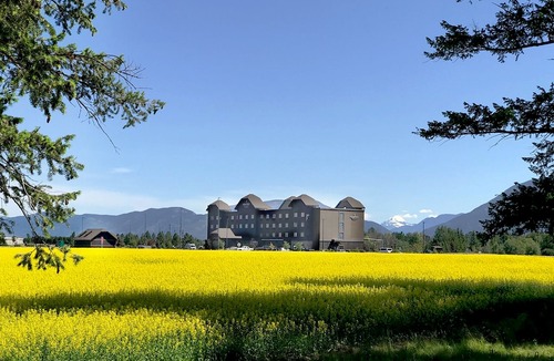 Kalispell Hotel | Country Inn & Suites by Radisson, Kalispell, MT - Glacier Lodge