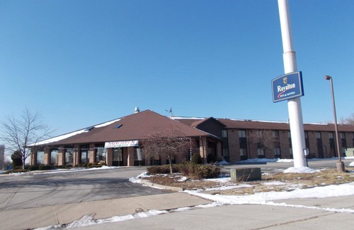 Wilmington Hotel | Royalton Inn and Suites Wilmington