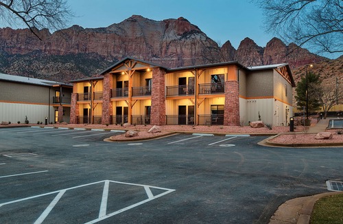 Zion National Park South Entrance Hotel | Best Western Plus Zion Canyon Inn & Suites