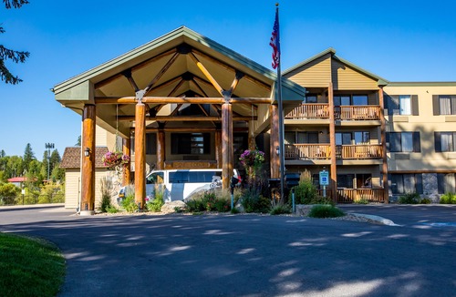 Whitefish Hotel | The Pine Lodge On Whitefish River, Ascend Hotel Collection