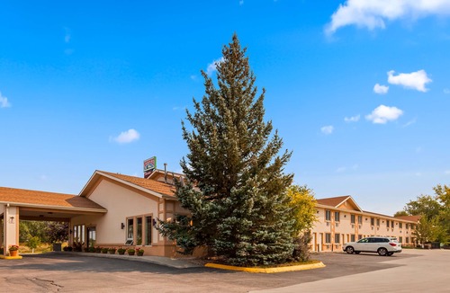 Buffalo Hotel | SureStay Plus Hotel by Best Western Buffalo