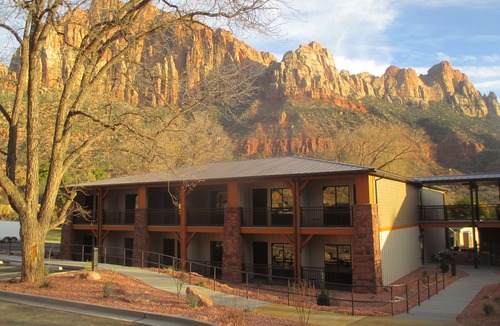 Zion National Park South Entrance Hotel | Best Western Plus Zion Canyon Inn & Suites