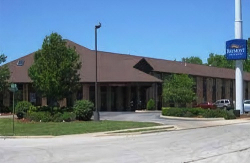 Wilmington Hotel | Royalton Inn and Suites Wilmington