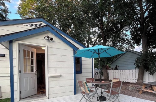 Franklin to the Fort House | Little White Cottage : Fenced Yard : 2 BD