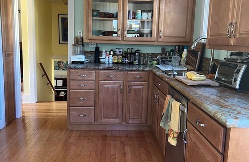 San Anselmo House | Charming 2BD, 2BA house in Fairfax with family room, gardens, parking