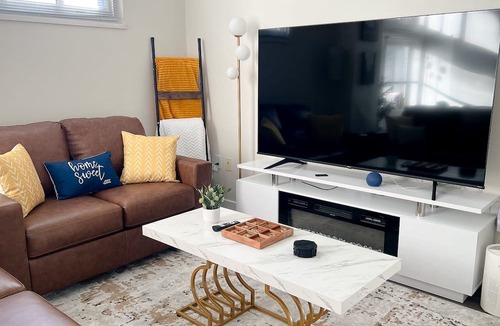 Wholesale District Apartment | Luxury 2BD 2BA with Free Parking in Downtown Indianapolis
