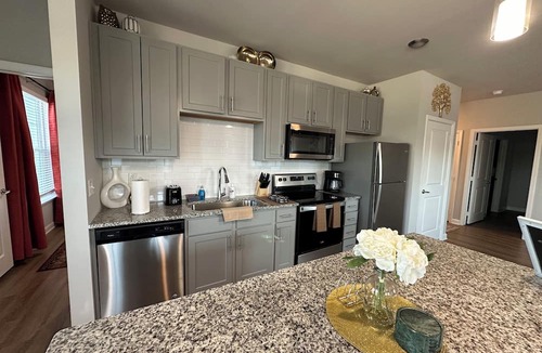 Summerville Apartment | Charming 2-bedroom apartment in delightful Summerville with WiFi, AC
