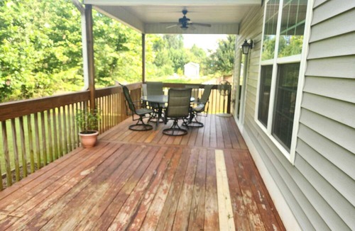 Burlington House | Spacious 4-bedroom on a quiet cul-de-sac in Burlington. Near Elon & Greensboro.