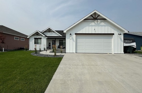 Gillette House | Clean beautiful house 3 minutes from CAM-PLEX & 1 min from Energy Sports Complex