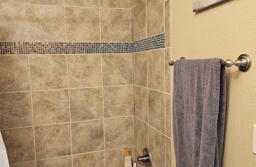 Gillette House | Cozy family friendly 5 bedroom home 10 min drive from Camplex