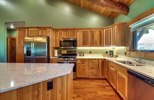 Wapiti House | Spacious Cody Townhome: Private River Access!