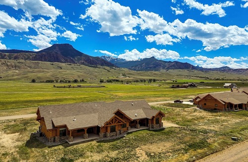 Wapiti House | Spacious Cody Townhome: Private River Access!