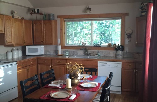 Kalispell Cottage | Welcome to Creston Country Cottage, your gateway to an enchanting retreat!