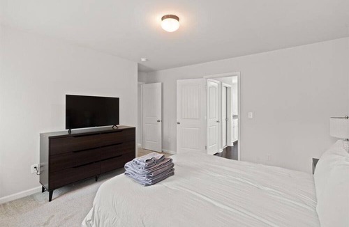 South Salisbury House | Pet Friendly 4 Bedroom in Salisbury!