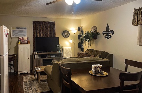 Lake Charles House | Cozy Cajun Cabin Quiet Retreat on the Bayou 1B 1B